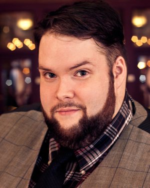 new headshot small.jpg