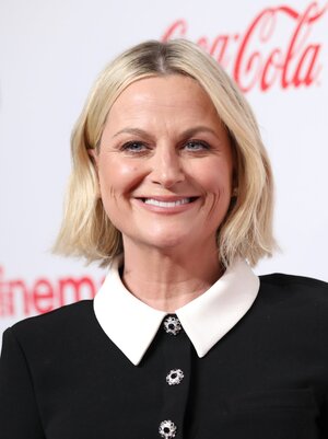 Amy_Poehler_(53671989427)_cropped.jpg