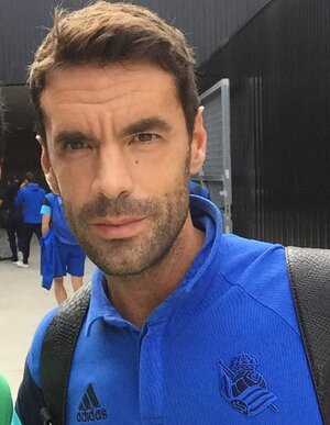 Xabi_Prieto_-_Real_Sociedad_2016-17.jpg