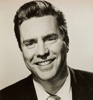Edmond_O'Brien,_The_Star_&_the_Story_-__Dark_Stranger__(TV,_1955)_(cropped).png