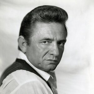 johnny-cash-bio-1080x1080-1.jpeg