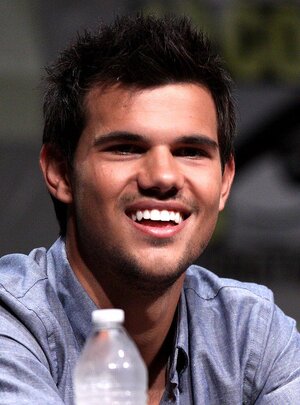 Taylor_Lautner_Comic-Con_2012.jpg