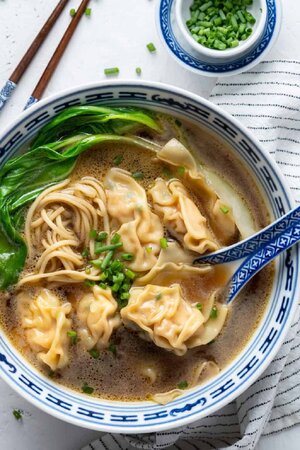 Wonton-noodle-soup-in-a-bowl-view-from-up-1024x1536.jpg
