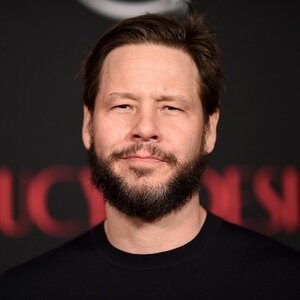 ike-barinholtz-bio.jpg