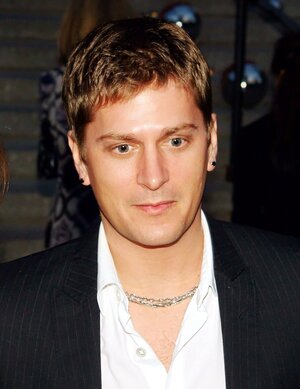 1200px-Rob_Thomas_by_David_Shankbone.jpg