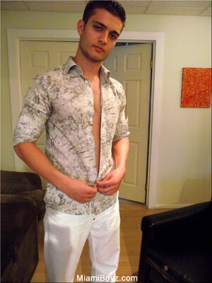 miami_boyz-rocco_jerks_off_5_20539_1.jpg