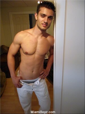 miami_boyz-rocco_jerks_off_5_20539_2.jpg