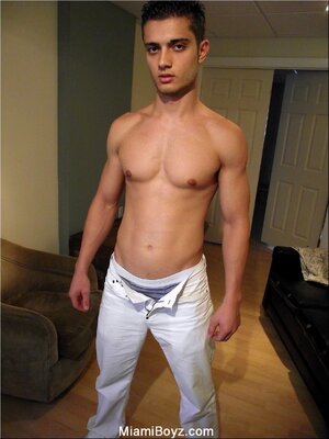 miami_boyz-rocco_jerks_off_5_20539_4.jpg
