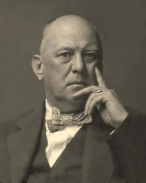 Aleister_Crowley,_thinker.jpg