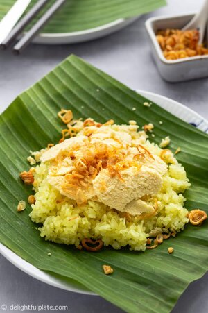 Vietnamese-Sticky-Rice-with-Hand-Cut-Mung-Bean-Xoi-Xeo.jpg