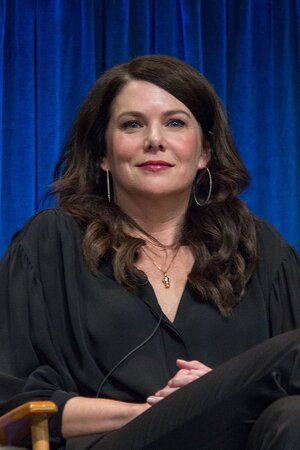 800px-Lauren_Graham_at_PaleyFest_2013.jpg
