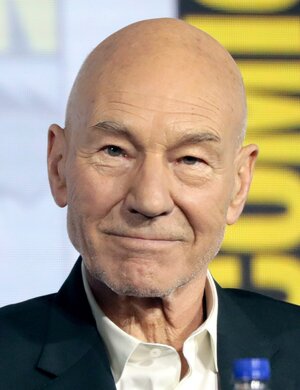 1200px-Patrick_Stewart_by_Gage_Skidmore_2.jpg