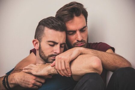 men-cuddling-670x448.jpg