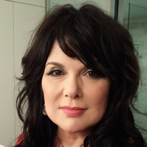 ann-wilson-20150105_164509-official-site-cropped.jpg