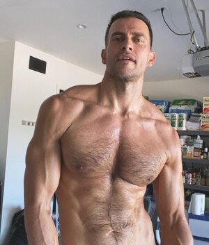 Cheyenne Jackson-64bfd3807e255.jpg