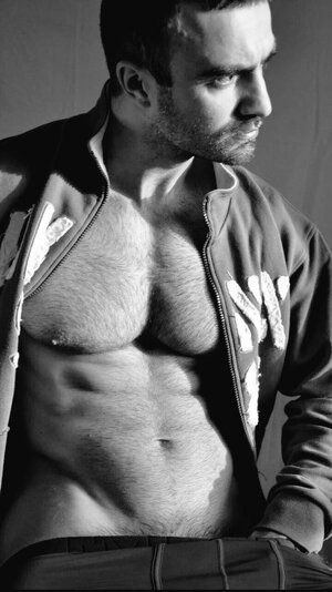 Enzo DFHsE2-XkAA-TbN.jpg