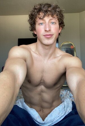 Danny-Fantasy-Gay-Porn-Star-Shirtless-Twink-Twunk-Blue-Eyes-Curly-Hair-Jock.jpg