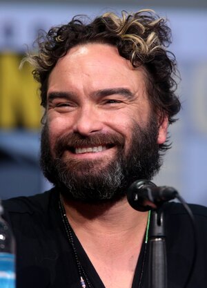 Johnny_Galecki_by_Gage_Skidmore.jpg