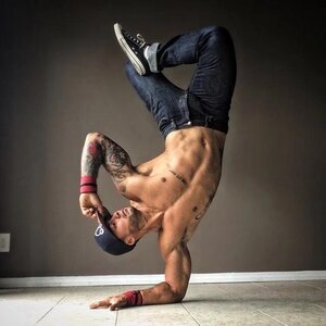 handstand156ss4sd8s6.jpg