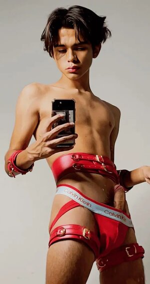 skinny _100335-542x1024-1.jpg