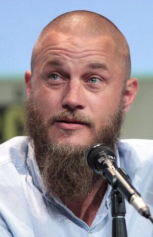 495px-Travis_Fimmel_by_Gage_Skidmore.jpg
