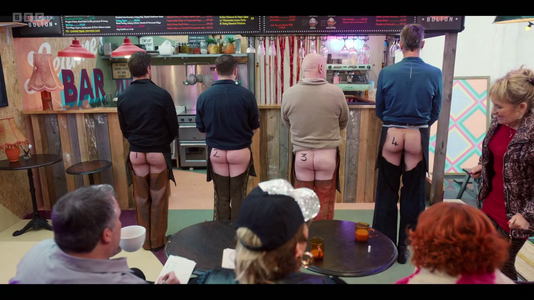 extras in Alma's Not Normal s2 e3 1.png