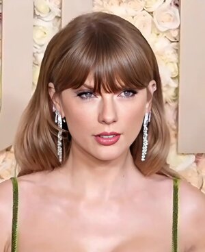 Taylor_Swift_at_the_Golden_Globes_2024_(Enhanced,_cropped).jpg