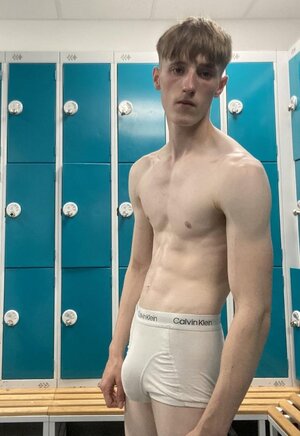 20-locker-room-bulge-v0-mxp70dgww6tb1.jpg