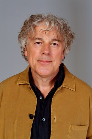 alan-davies_0.jpg