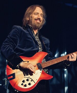 640px-Tom_Petty_Live_in_Horsens_(cropped2).jpg
