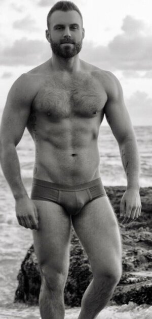 Zachary Holland Screenshot_20191120-120036_Instagram.jpg