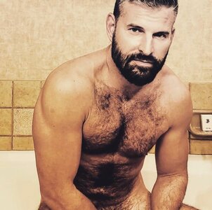 3 EOOaN83WAAAIId6.jpg