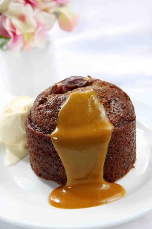 sticky_date_walnut_pudding_toffee_sauce.jpg