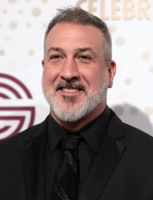 Joey_Fatone_by_Gage_Skidmore.jpg
