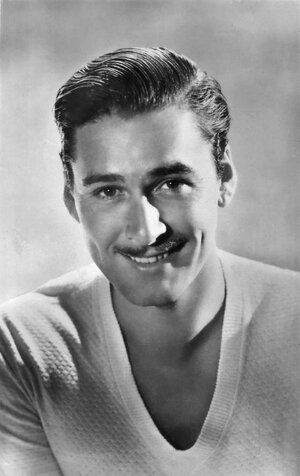 40 Handsome Portrait Photos of Errol Flynn in the 1930s and â__40s.jpeg