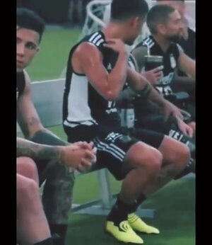 dybala de paul (online-video-cutter.com) - frame at 0m4s.jpg