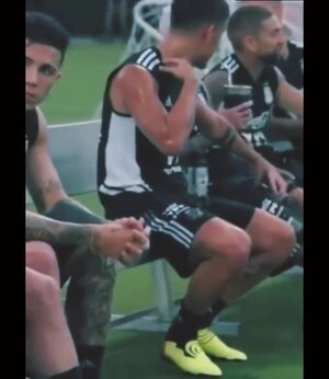 dybala de paul (online-video-cutter.com) - frame at 0m44s.jpg