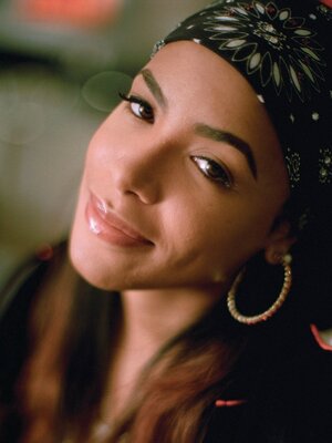 Aaliyah-02_(cropped).jpg