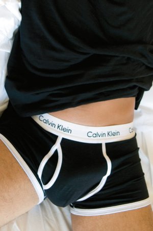 17_B_Calvin_Klein_Underwear_365_Cotton_Stretch_trunk_Black_U5621A.jpg