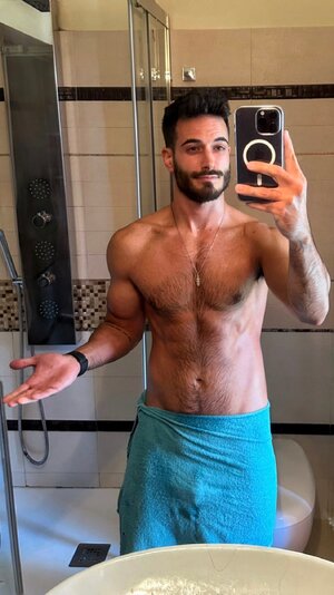 Pasquale Guida FzdzTi5WIAAbTg8.jpg