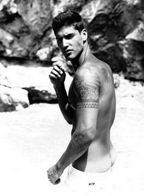 beach-white pants bw (02).jpg