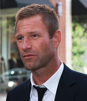 519px-AaronEckhart10TIFF.jpg