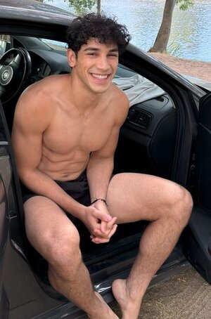 Screenshot_20241025-215356_Samsung Internet.jpg