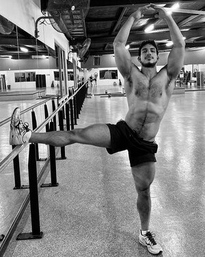 Oscar Mafred 367736838bw.jpg