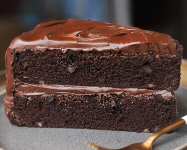 triple-chocolate-cake-recipe.jpg