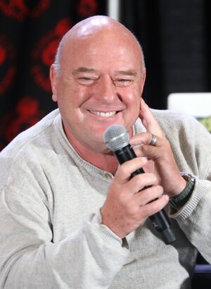 Dean_Norris_by_Gage_Skidmore_4.jpg