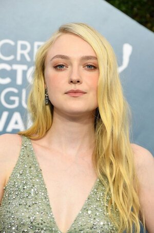 Dakota_Fanning_SAG_AWARDS_2020.jpg