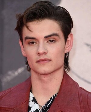 louis partridge.jpeg