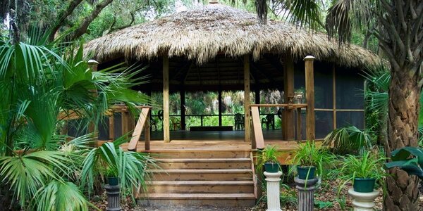 backyard-tiki-hut-ideas.jpg
