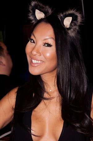 Asa_Akira_at_Exxxotica_New_Jersey_2016_(30715473153).jpg